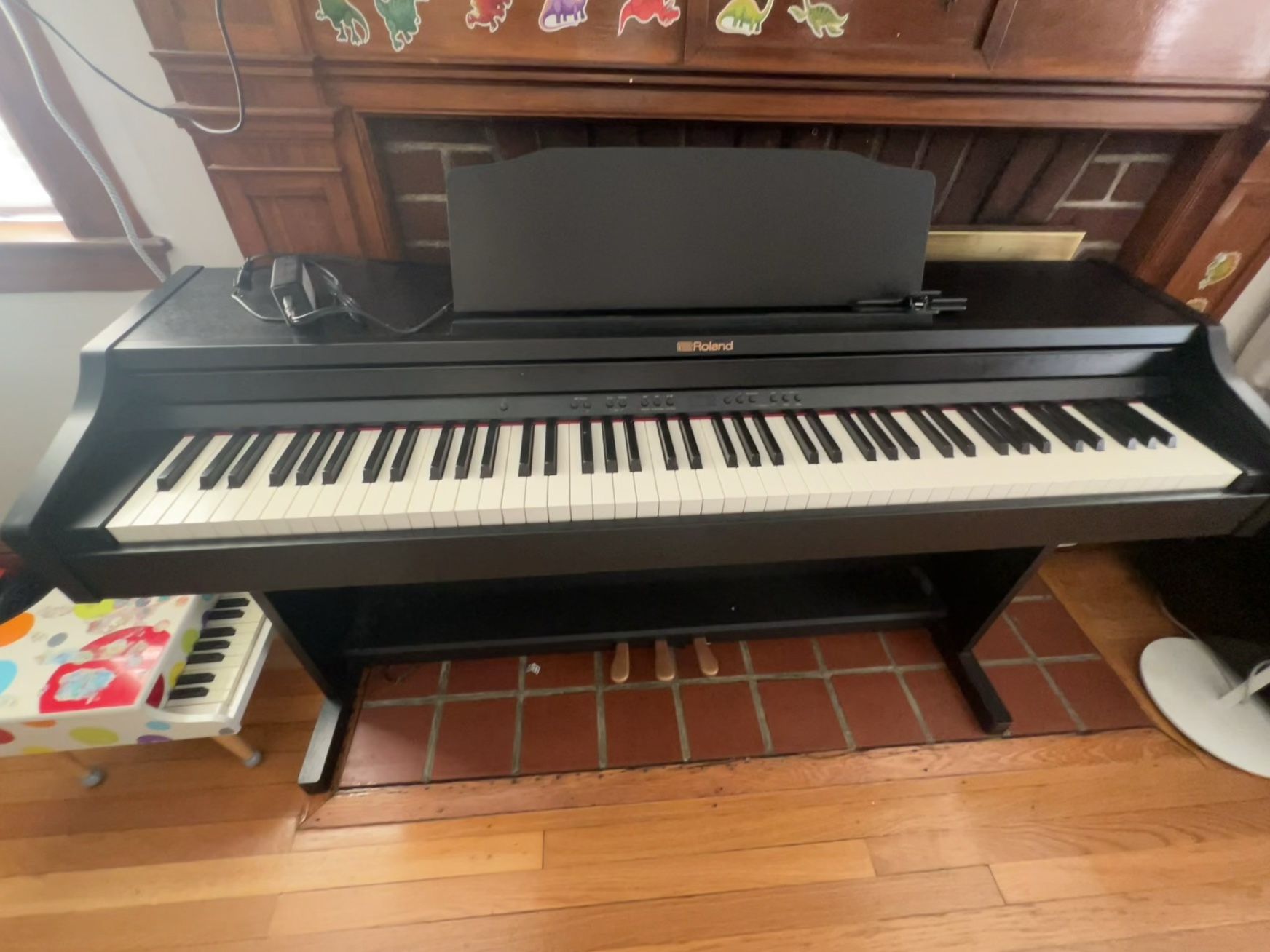 🎹 Roland RP501R Digital Piano – Like New
