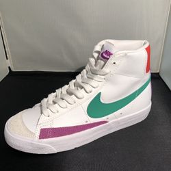 New Women  High Top Nikes Size 7 White/green/red 