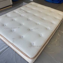 Like New Queen Saatva Latex Hybrid Mattress 