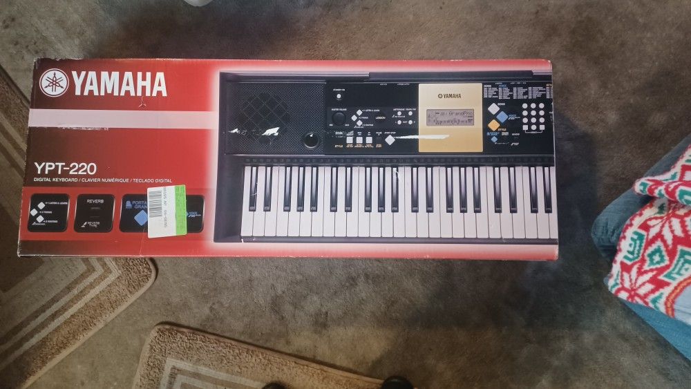 Yamaha Ypt-220 Digital  Keyboard 