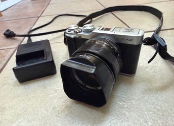 Fujifilm X-A2 Mirrorless Camera with 35mm Lens and Charger