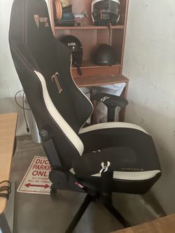 Secret Lab Titan Gaming Chair
