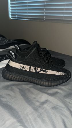 Yeezy Boost 350V2.0 Men’s size 10 1/2 New