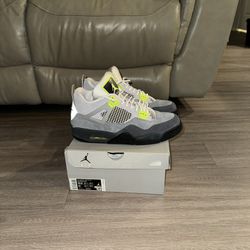 Jordan 4 SE Neon Size 10.5