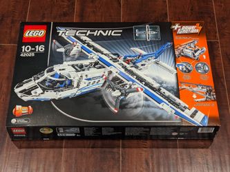 Brand new retired LEGO #42025 motorized Cargo plane