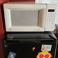GE Microwave - $20