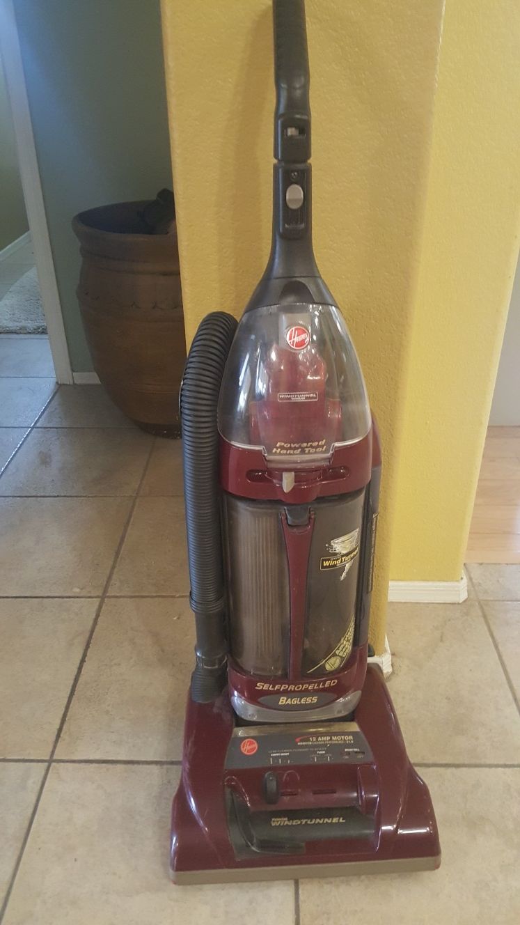 Hoover bagless upright vacuum works great