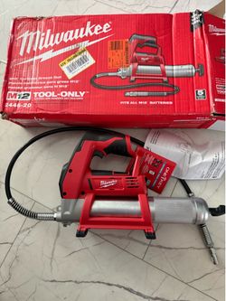 Milwaukee 2446-20 M12 12-Volt Lithium-Ion Cordless Grease Gun (Tool-Only)