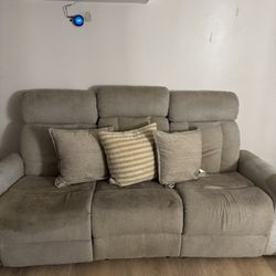 Couch- recliner 