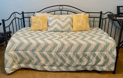 Double Twin Daybed Set with Trundle