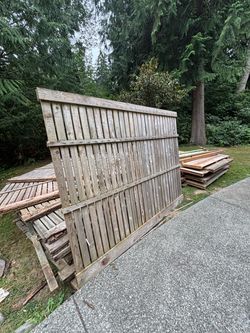 Wooden Slat Fencing (32’)