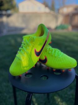 Nike Tiempo Legend soccer cleats. Size 5.5