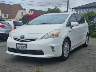 2014 Toyota prius five wagon 4d