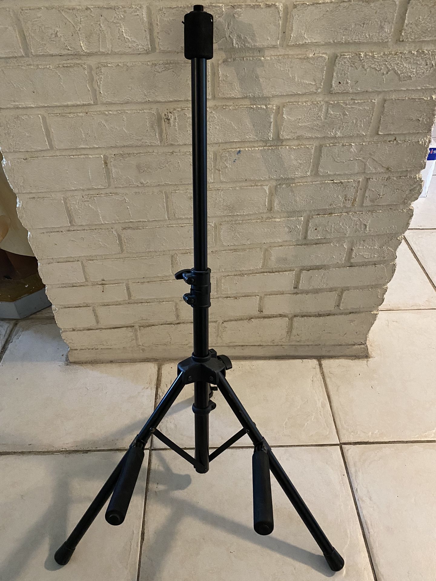 Tilt back Amp Stand