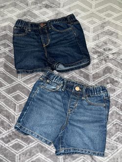 $5 - Two Pairs Of Old Navy Jean Shorts Size 5T
