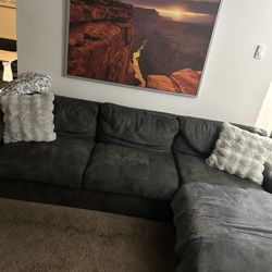 SECTIONAL COUCH 