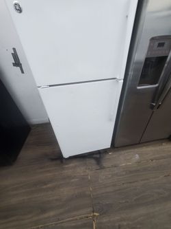 Fridge black or white $275..301 Saundview Ave Bronx NY great condition warranty ready to deliver 10473