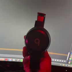 Beats Solo 4 (SEND OFFERS)