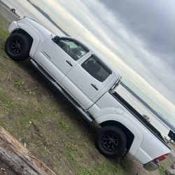 2005 Toyota Tacoma SR5  Very Clean 