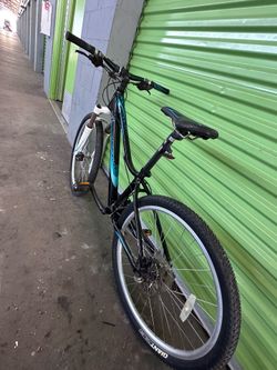 Giant revel W bike