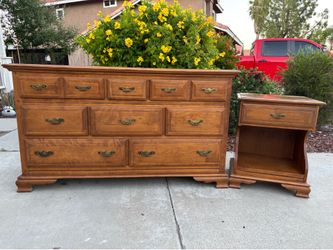 Solid Wood Mid Century Antique Dresser Chest of Drawers and Nightstand Furniture Set Great Condition