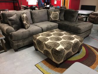 BRAND NEW SECTIONAL SOFA WITH OTTOMAN