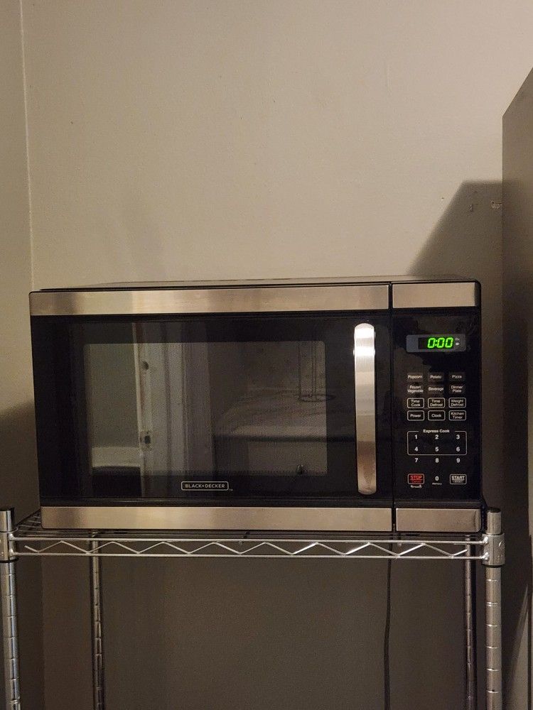 BLACK And DECKER  Microwave