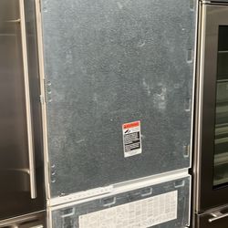 Sub Zero 36”Wide Built In Bottom Freezer Panel Ready Refrigerator