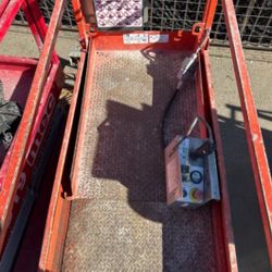 19’ SkyJack scissor lifts