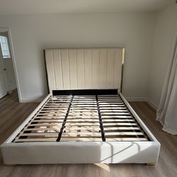 Jalen King Platform Bed – Beige Velvet with Gold Accents – Retail $975