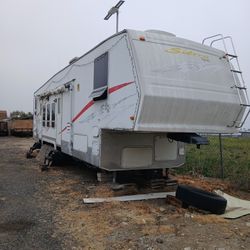 2005 5th Wheel 3 Axle Toyhauler 