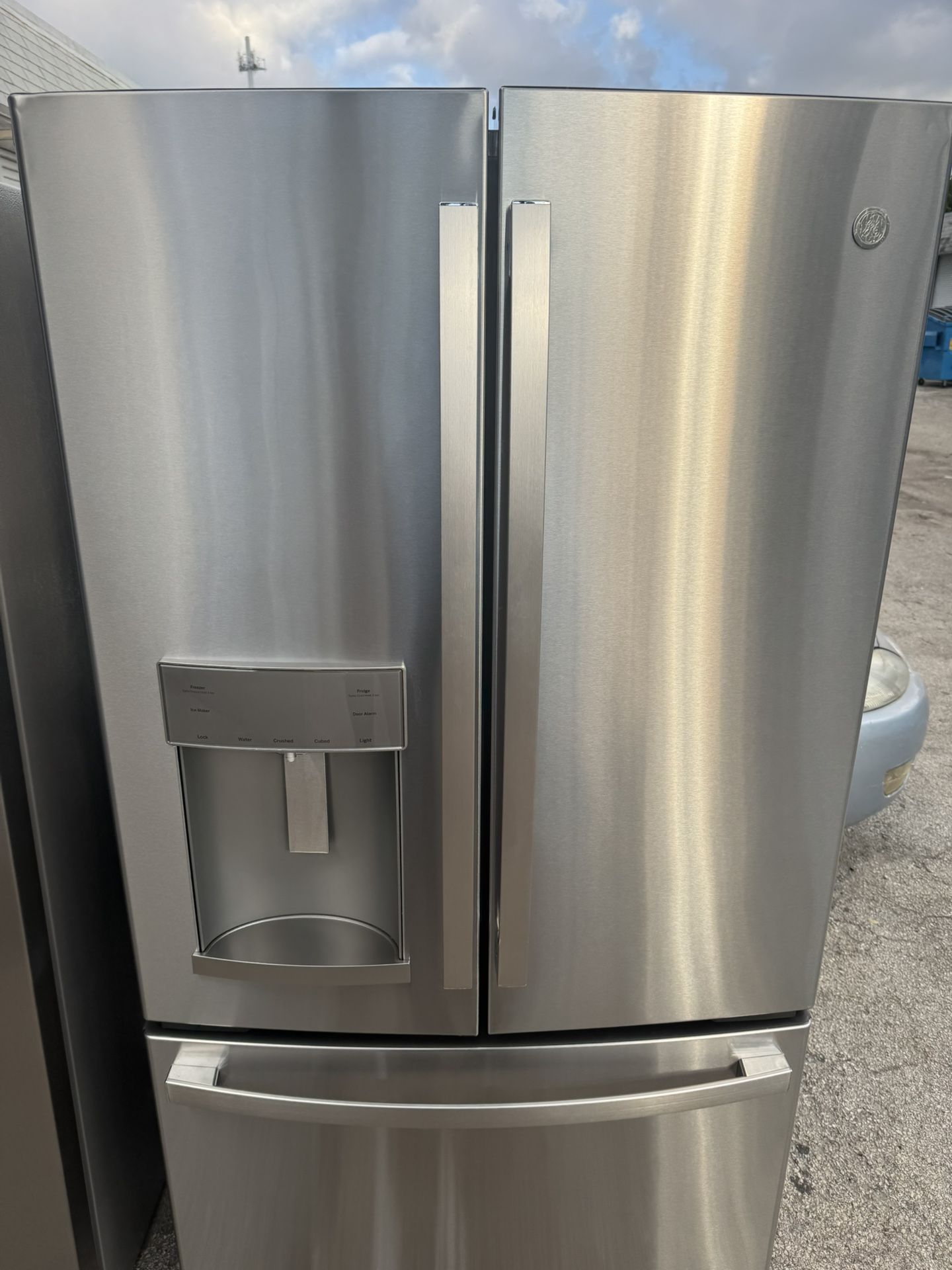 REFRIGERATOR GE 36” Counter Depth Like New