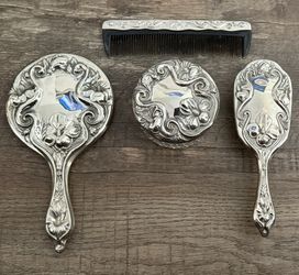 VINTAGE ORNATE HIBISCUS HAOR BRUSH, MIRROR, COMB and DISH SET