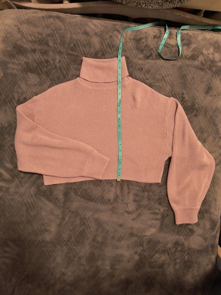 H&M Turtleneck Cropped Sweater