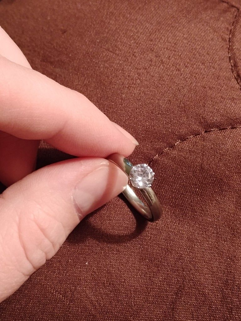 Selling Stainless Steel & Australian Crystal Ring For Divorce Money Because My Husband Is A Cheater💍