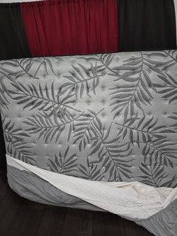 Queen Sealy Posturepedic Plus Mattress