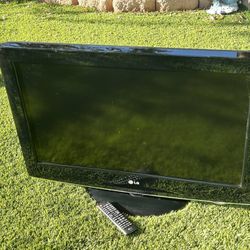 32” TV HDMI COMPUTER MONITOR 47TH AVE. AND DOBBINS IN LAVEEN