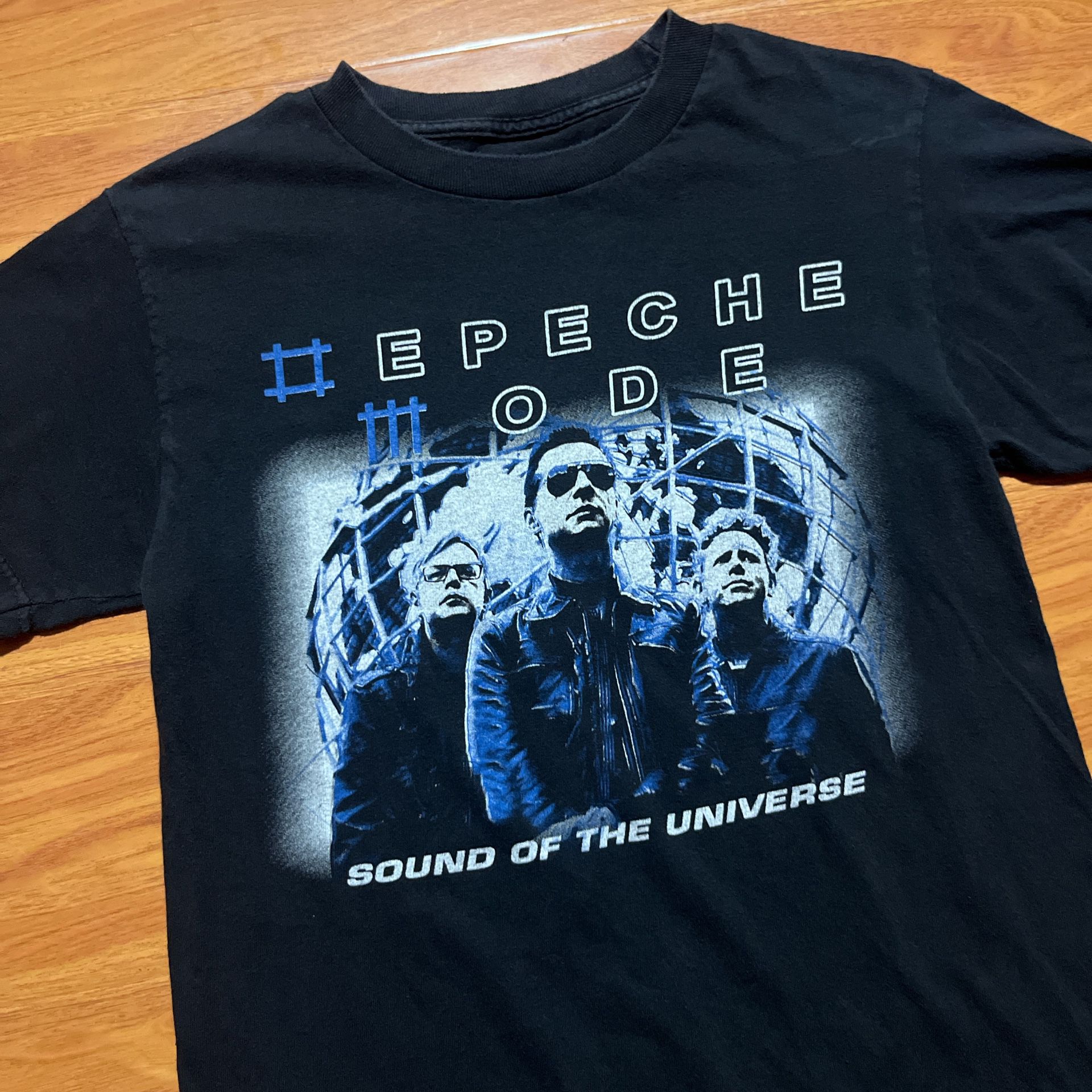 Vintage 2009 Depeche Mode Sound of the universe Tshirt  Size S 