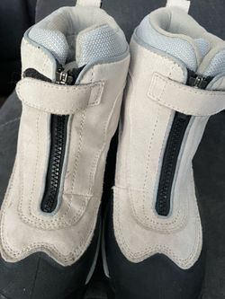 Snow boots hardly worn  -leather women’s
