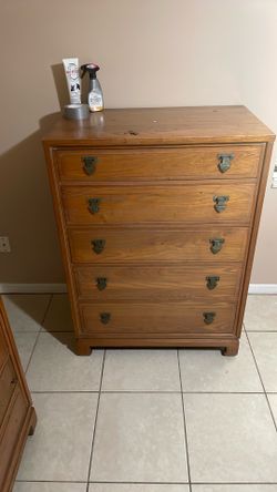 Matching Davis Cabinet Company Solid Wood Bedroom Dresser Set