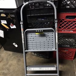 Three-step ladder like new