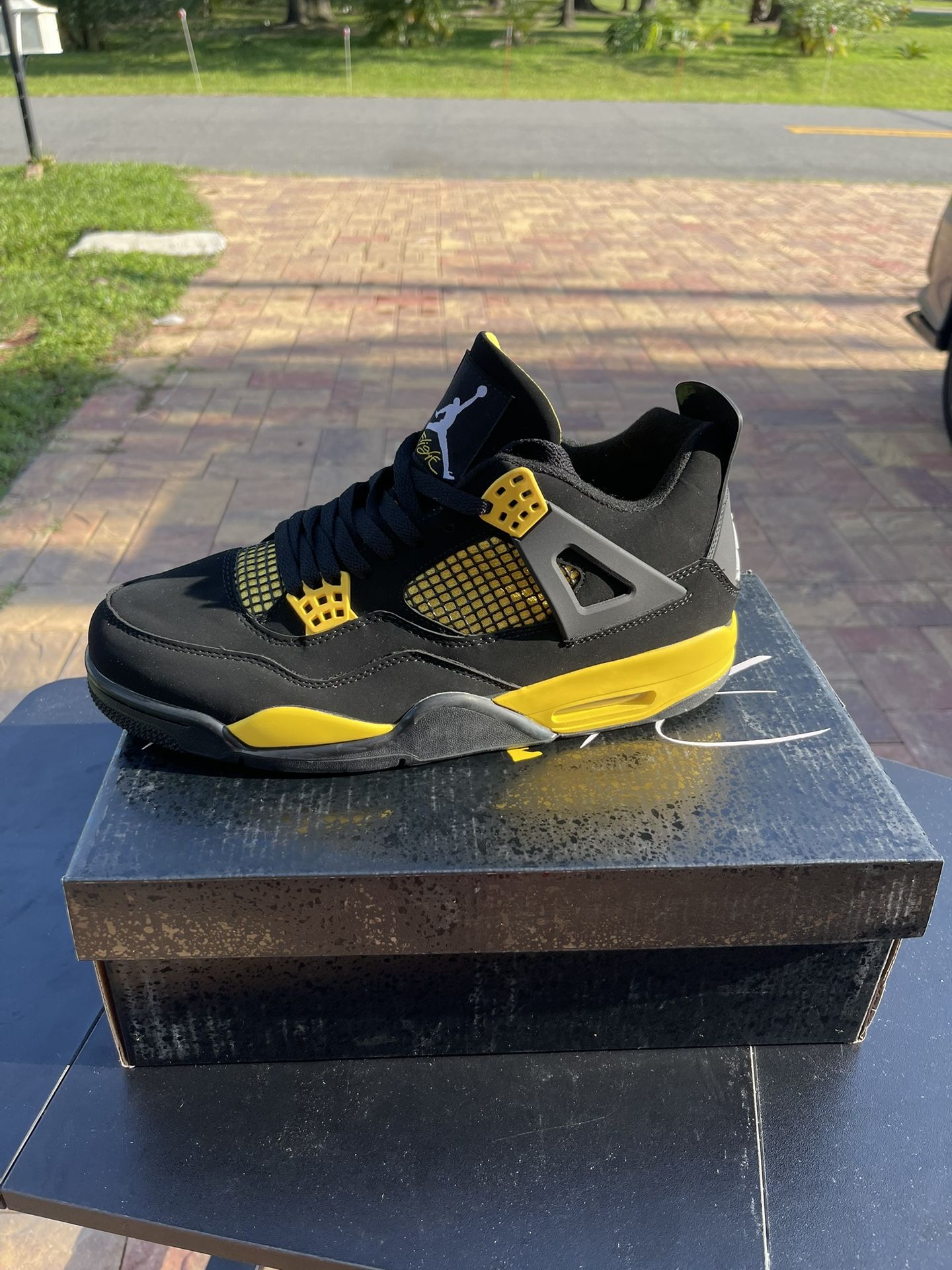 Air Jordan 4 “Yellow Thunder” size 11
