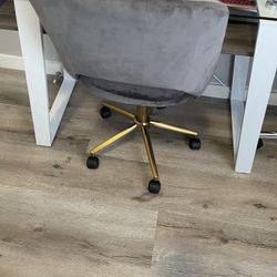 Desk chair 