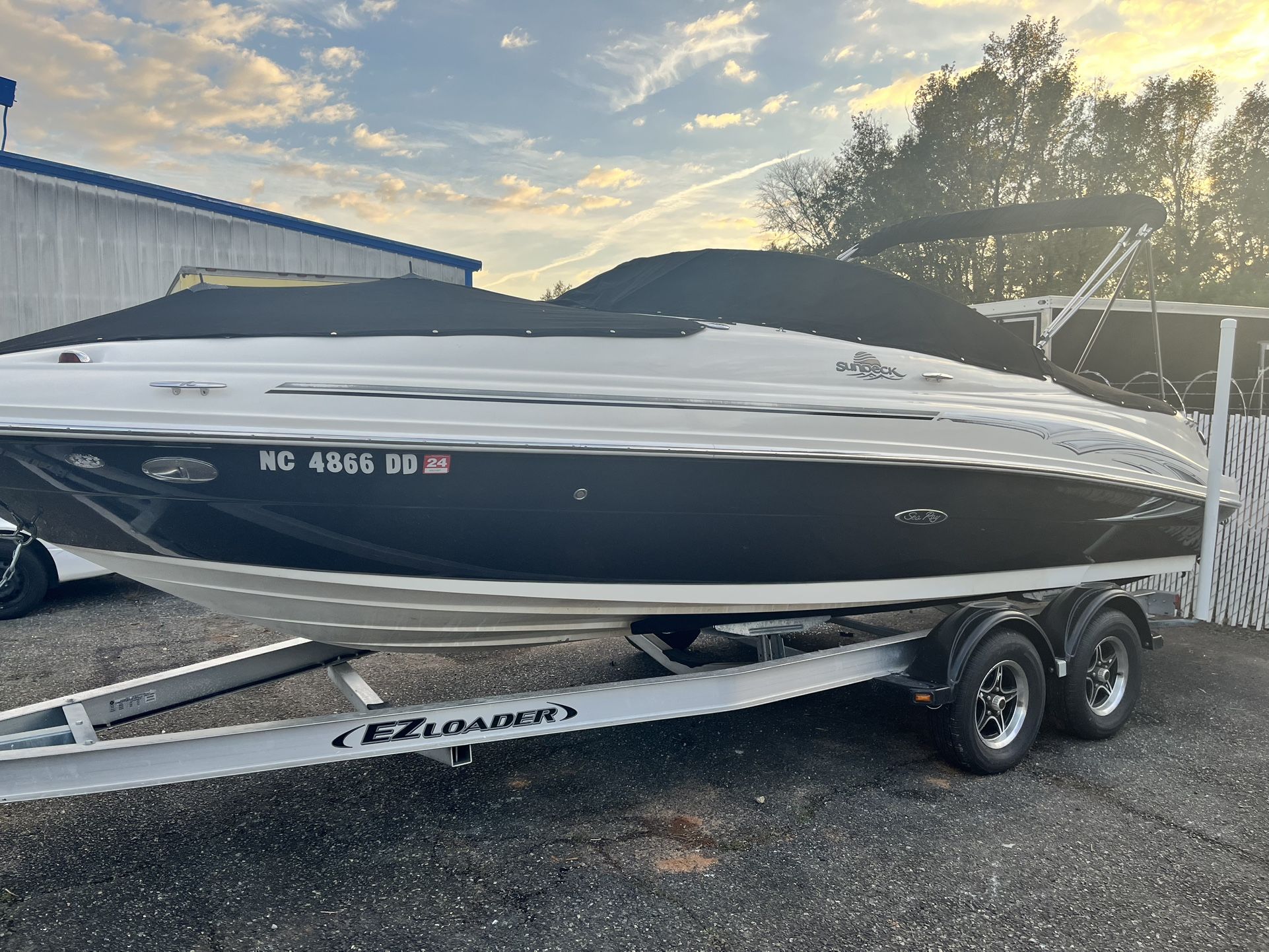 2006 Sea Ray Sundeck 220
