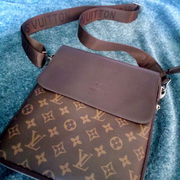 Authentic LV Bloomsbury PM Damier Ebene Canvas Crossbody Bag for Sale in  Roseville, CA - OfferUp