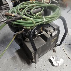 Crafzman Air Compressor 4 Gal