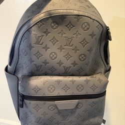 Louis Vuitton back back 2025