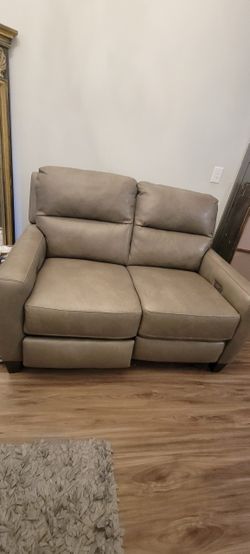 Havertys Leather Loveseat Recliner