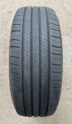 Michelin 235/55/20 (1) Tire