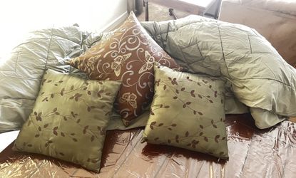 Room Decor- picture and comforter